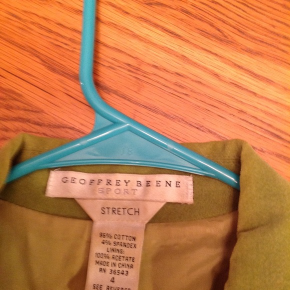 Green jacket perfect for holiday - Picture 6 of 6